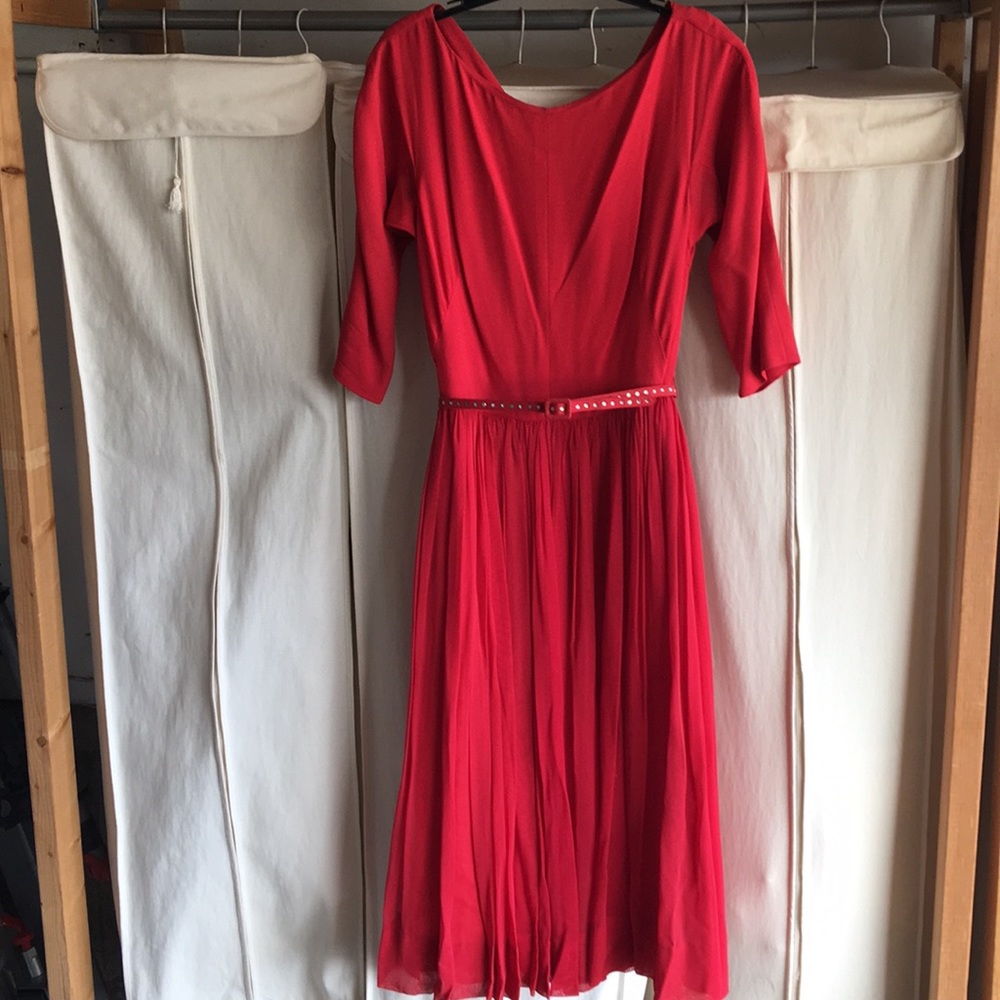 Exquisite vintage red swing dress with belt